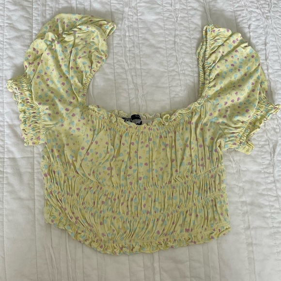 Zara Pastel Yellow Satin Effect Print Top - Picture 2 of 5
